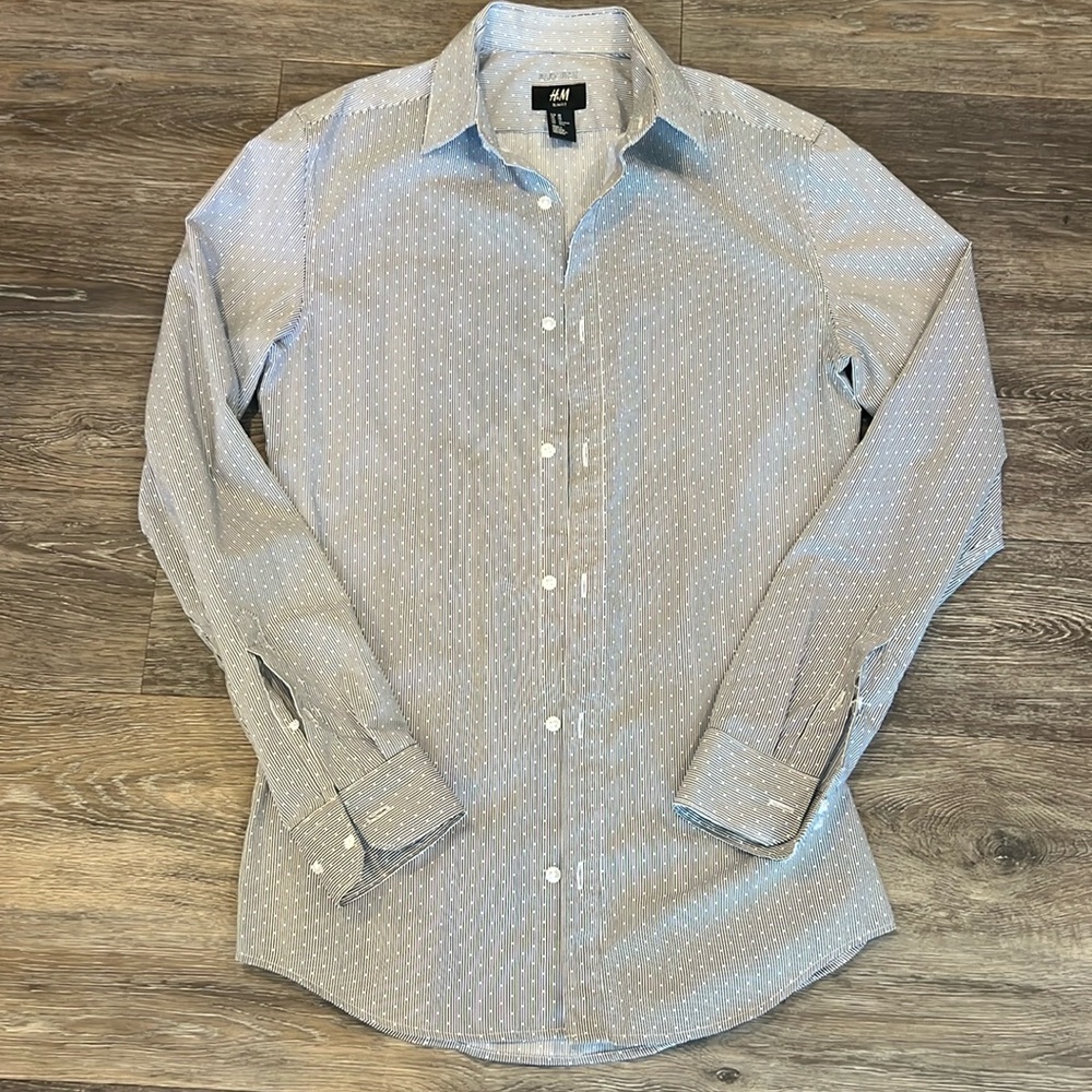 Men’s H & M slim fit dress shirt, black/white pinstripe/dot, XS